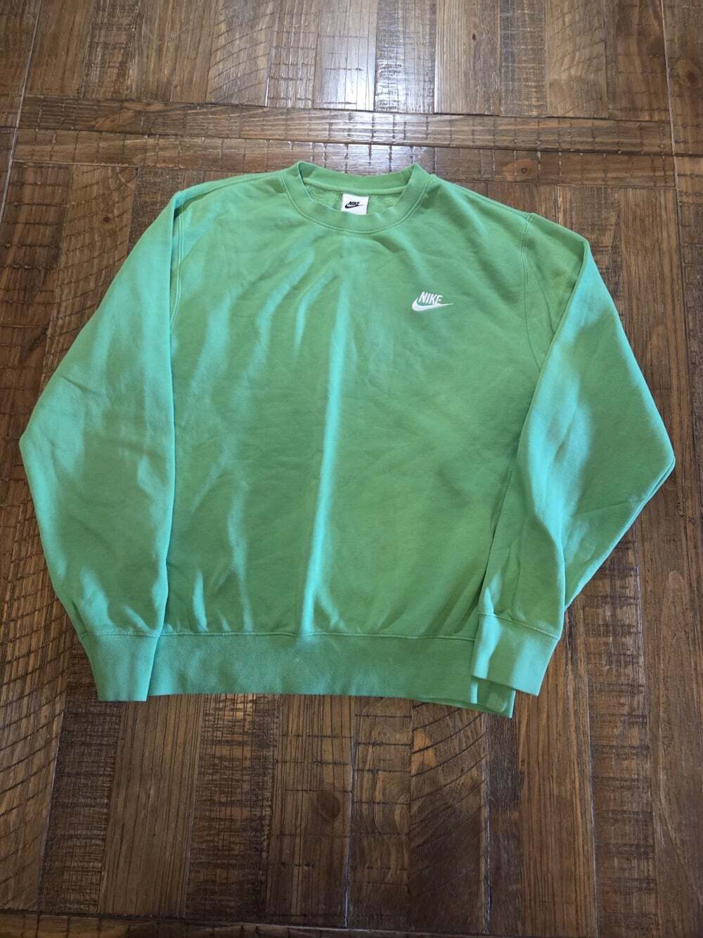 vibrant green Nike crewneck sweatshirt Small